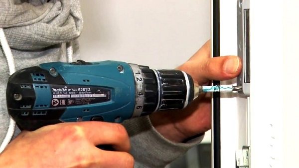 Installation de loquet magnétique bricolage