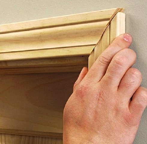 Installation de plateaux sur les portes intérieures: largeur, combien vous en avez besoin, comment le clouer correctement