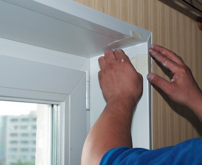 Installation de pentes sur une fenêtre en plastique