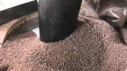 Installation d'un poêle dans un bain public sur un plancher en bois: instructions étape par étape