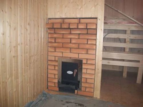 Installation d'un poêle dans un bain public sur un plancher en bois: instructions étape par étape