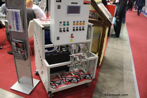 Unité haute pression Interskol pour la projection de polyuréthane.