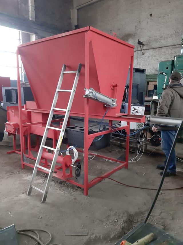 Construction d'un bac à sciure avec un système de retournement