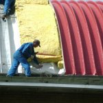 Isolation du hangar avec de la laine minérale