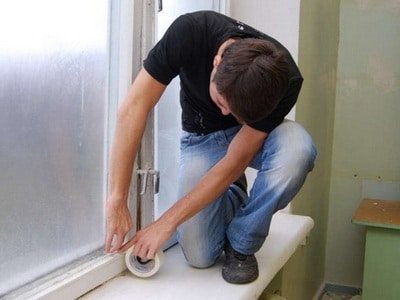 Isolation des pentes des fenêtres à l'extérieur