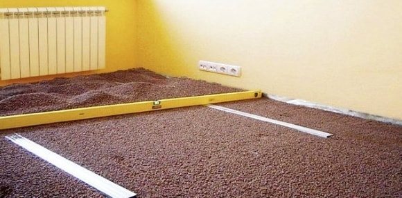 Isolation thermique du sol avec de l'argile expansée