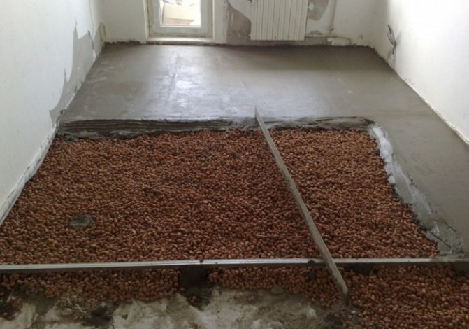 Isolation thermique du sol avec de l'argile expansée