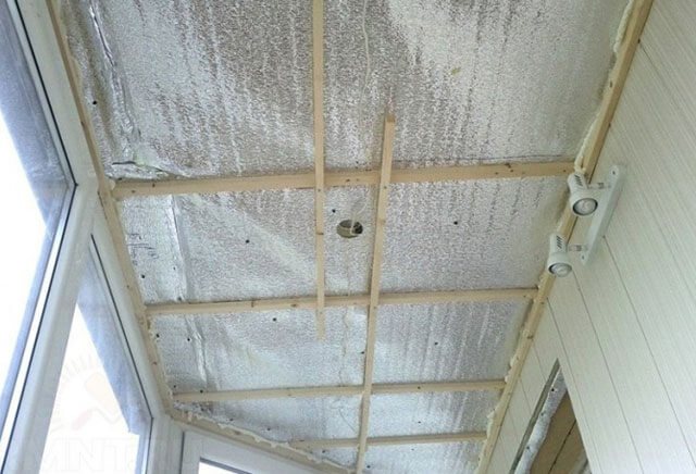 isolation du plafond de la loggia