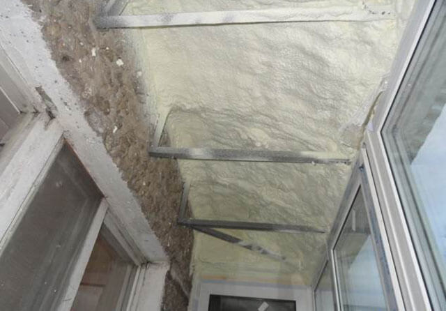 isolation du plafond à faire soi-même sur la loggia