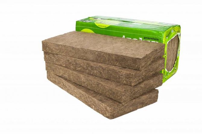 isolation des toits en pente sur des chevrons en bois