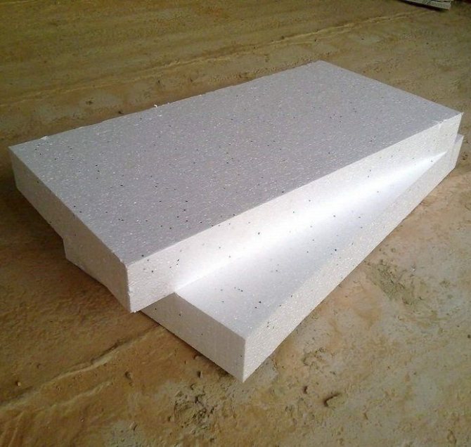 Isolation des murs d'une maison en bois de l'intérieur