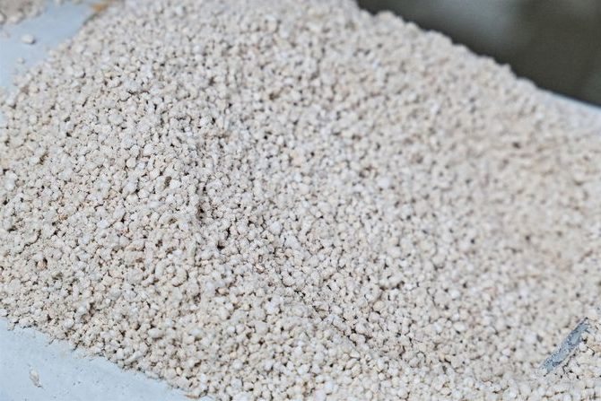 Isolation des murs avec de la perlite