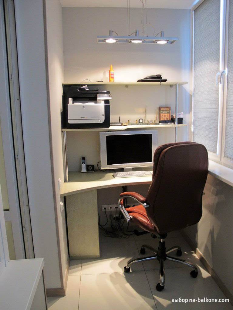 Jardin d'hiver confortable sur la loggia