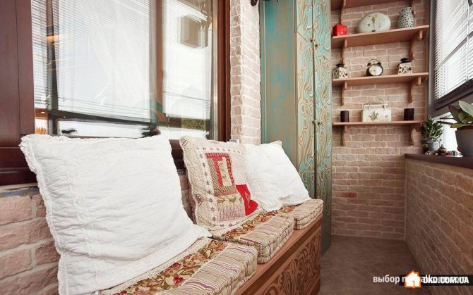 Jardin d'hiver confortable sur la loggia