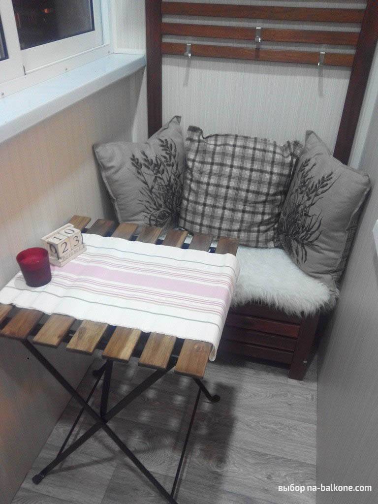 Jardin d'hiver confortable sur la loggia