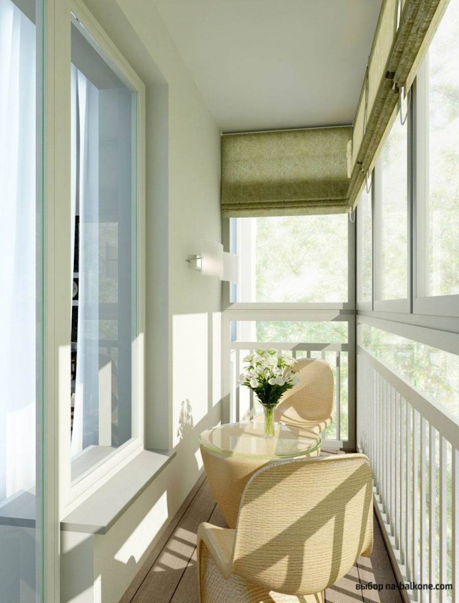 Jardin d'hiver confortable sur la loggia