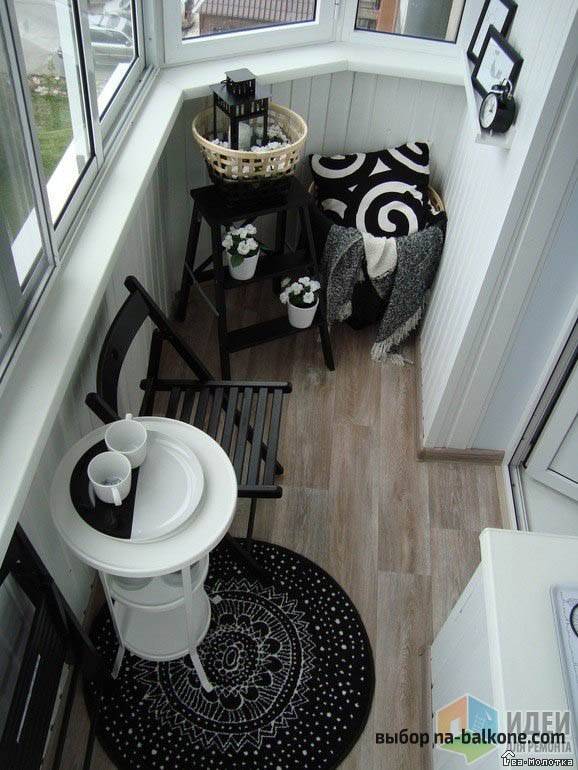 Jardin d'hiver confortable sur la loggia