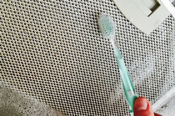 Toute vieille brosse à dents fonctionnera comme une brosse.