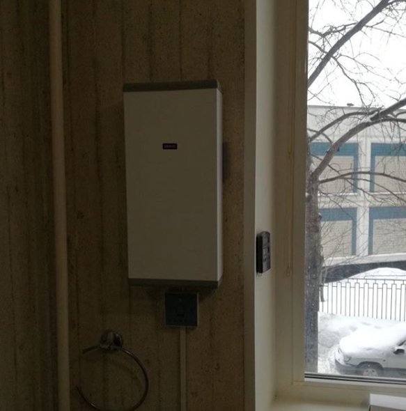 Ventilation à faire soi-même sur le balcon. Forcé et forcé. Installation de la hotte sur le balcon