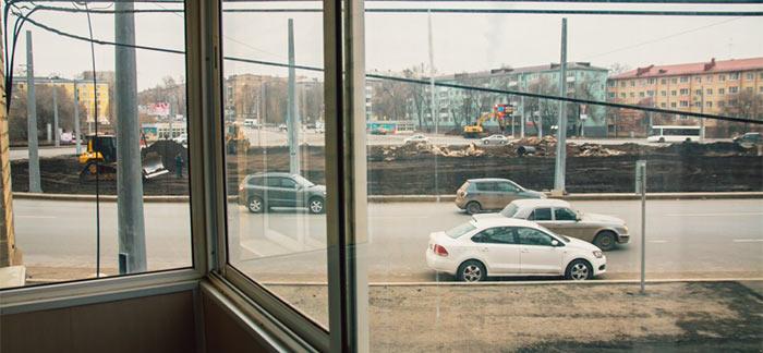 Vue de la fenêtre à la chaussée