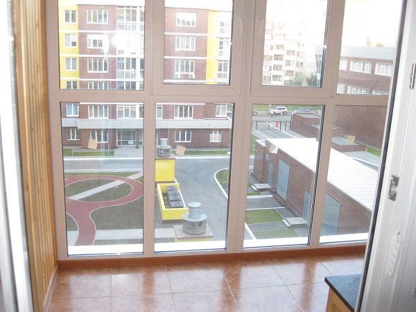 vue sur les voisins depuis le balcon panoramique