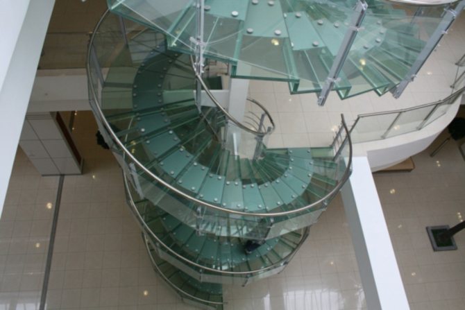 escalier en verre en colimaçon