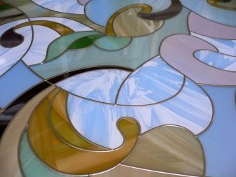 Vitrail pour portes - types de choix du bon vitrail pour portes