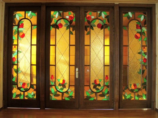Film de vitrail sur la porte