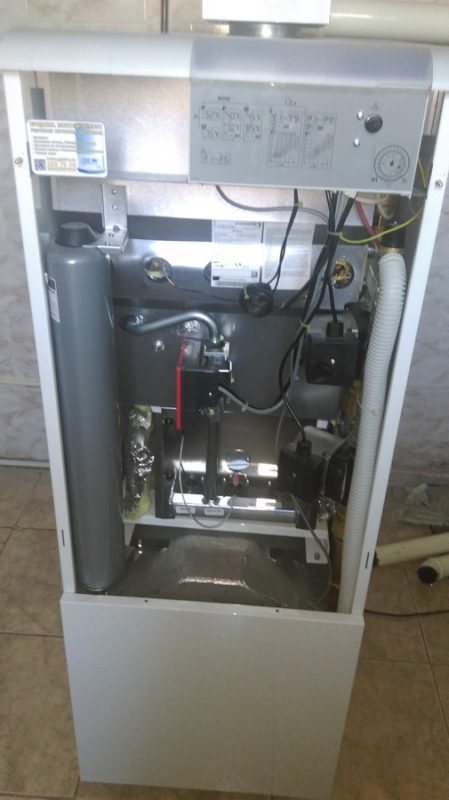 La structure interne d'une chaudière à double circuit Conord