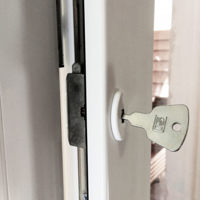 Serrure à mortaise pour fenêtre en PVC