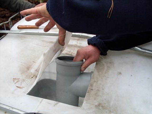 Insertion de tés d'égout.