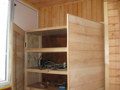 Armoires encastrées dans le balcon