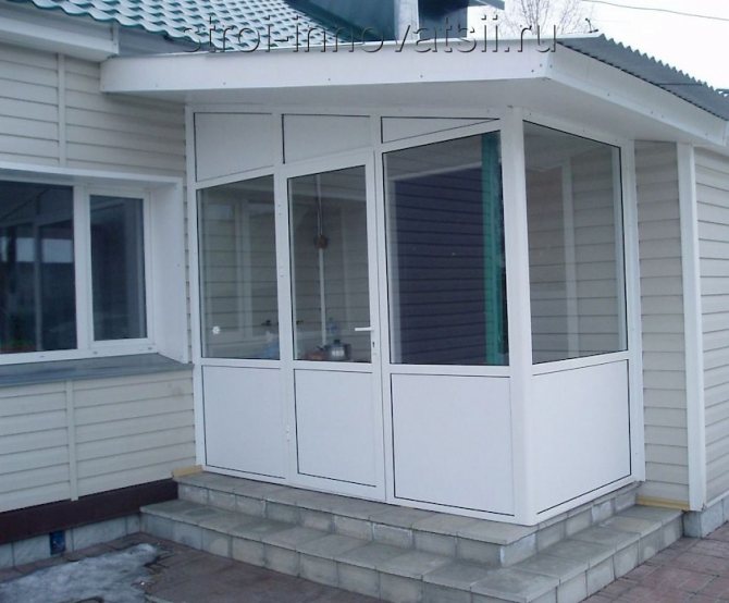 Choisir un vestibule à partir d'un profilé en PVC - avantages, caractéristiques de conception 2