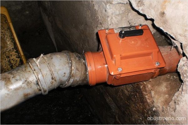 Sortie vers un bien équipé d'un volet roulant.