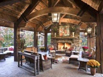 Parapluie d'échappement au-dessus du barbecue