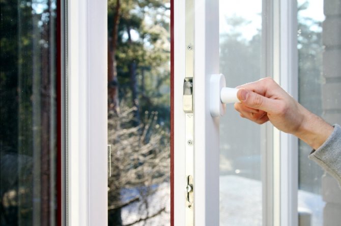 Un joint brillant rendra la fenêtre plus élégante