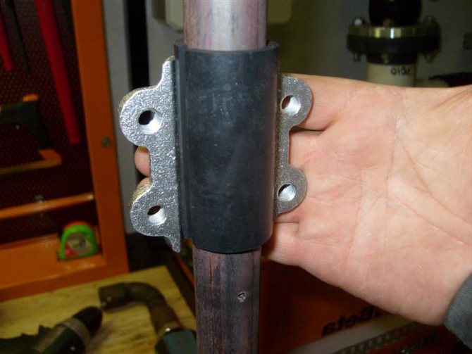 Sceller la fistule avec une pince