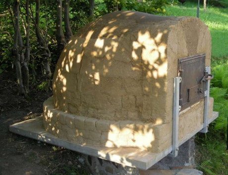 mettre de l'argile sur les parois du four