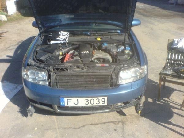 Remplacement du régulateur de phase et de la vanne d'huile by-pass sur l'Audi A4 8E 2.0 ALT