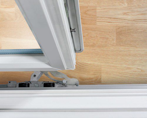 Remplacement des ferrures pour fenêtres en plastique