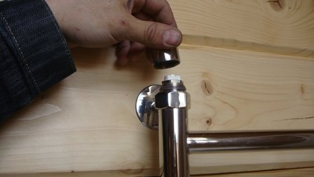 Remplacement d'un sèche-serviettes dans la salle de bain