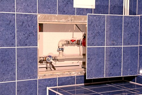 Remplacement d'un té dans une colonne montante d'égout