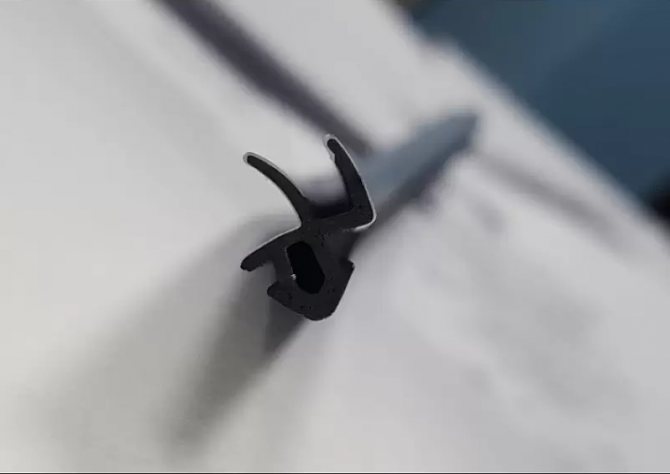Remplacement de la gomme d'étanchéité sur les fenêtres en plastique: remplacement du joint de vos propres mains