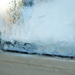 fenêtre gelée en profilé métal-plastique