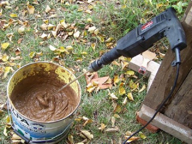 Mélanger la solution avec un accessoire mélangeur