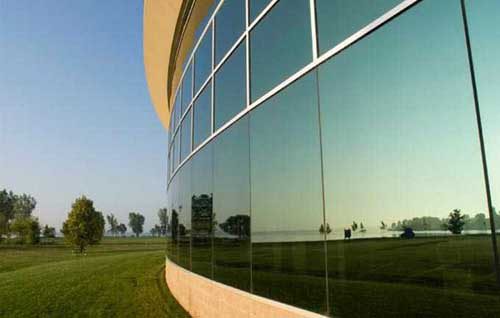 Verre miroir dans les fenêtres